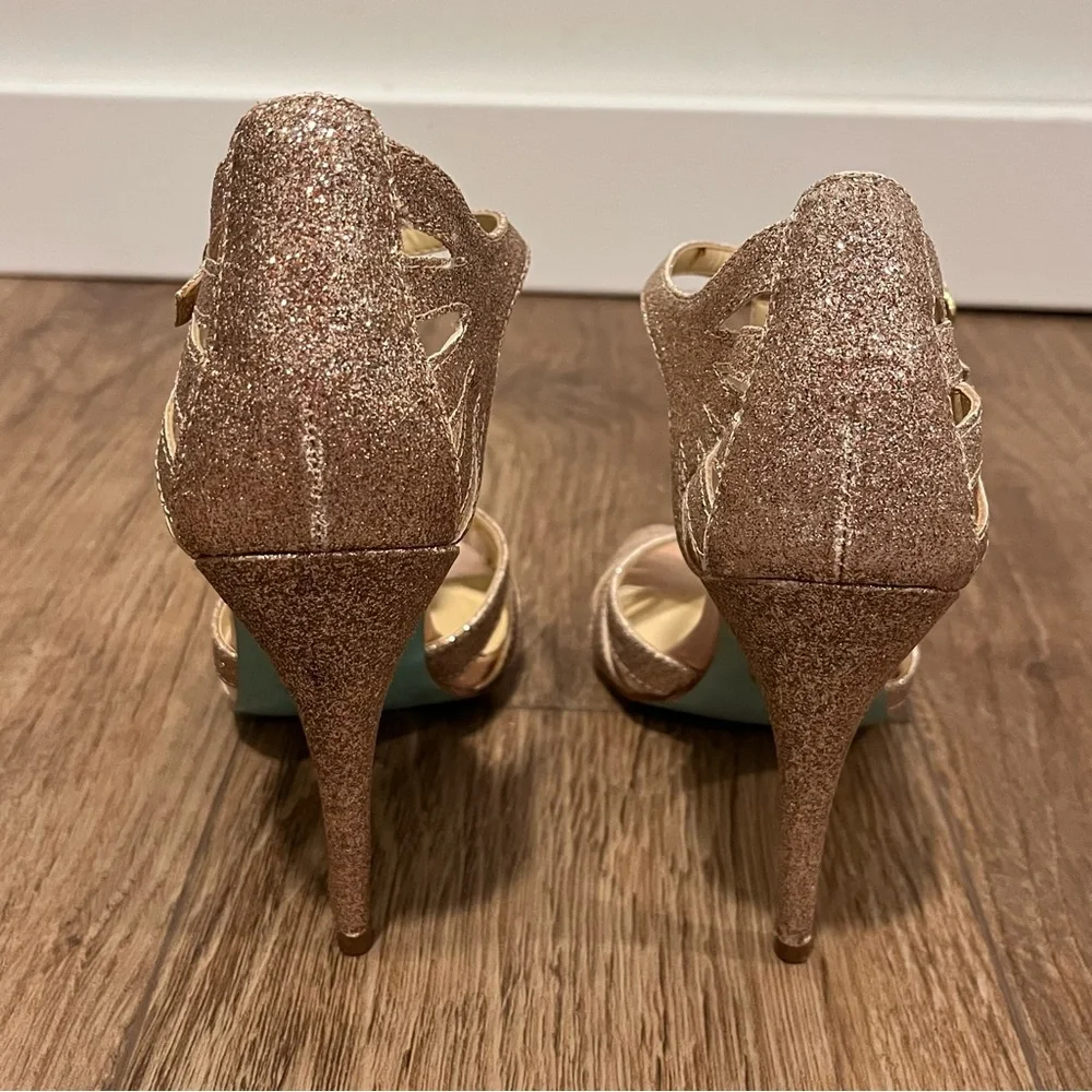 Betsey Johnson Gold Glitter Tee Heels - ***See notes for sizing - Picture 9 of 15